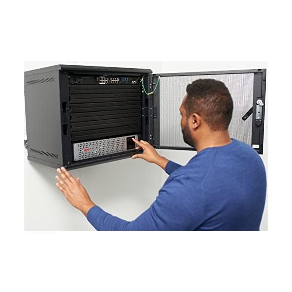 APC Smart-UPS SMTL1500RM3UCNC